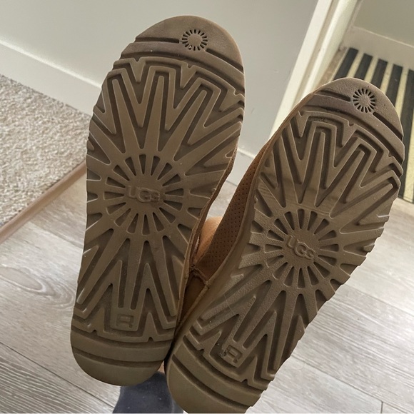 UGG Classic Unlined Perforated 100% Suede Leather Boots Tall Tan Women’s Size 8 - Picture 9 of 9